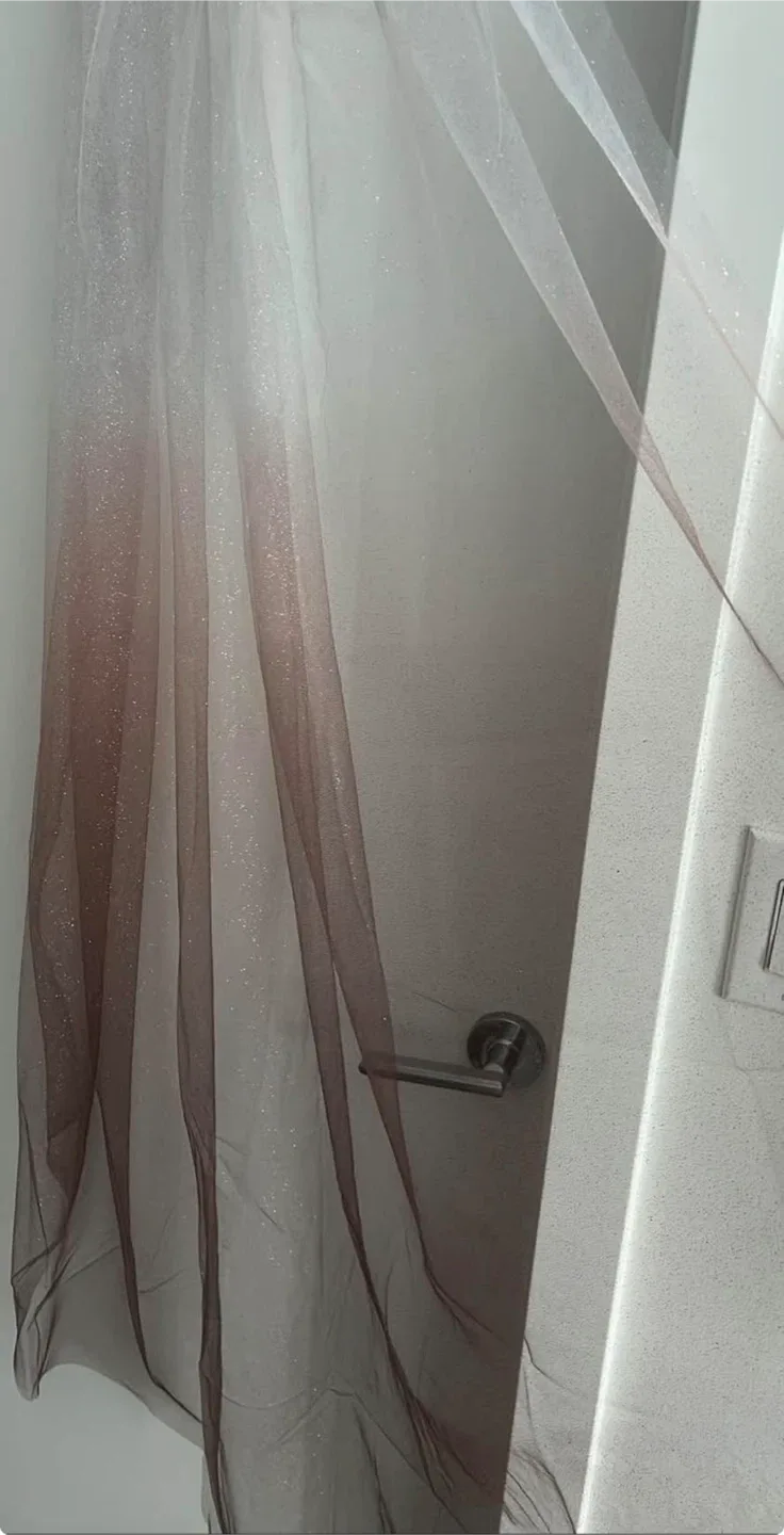 Waltz Wedding Veil - sparkle Ombre White to pink image indicator(3)