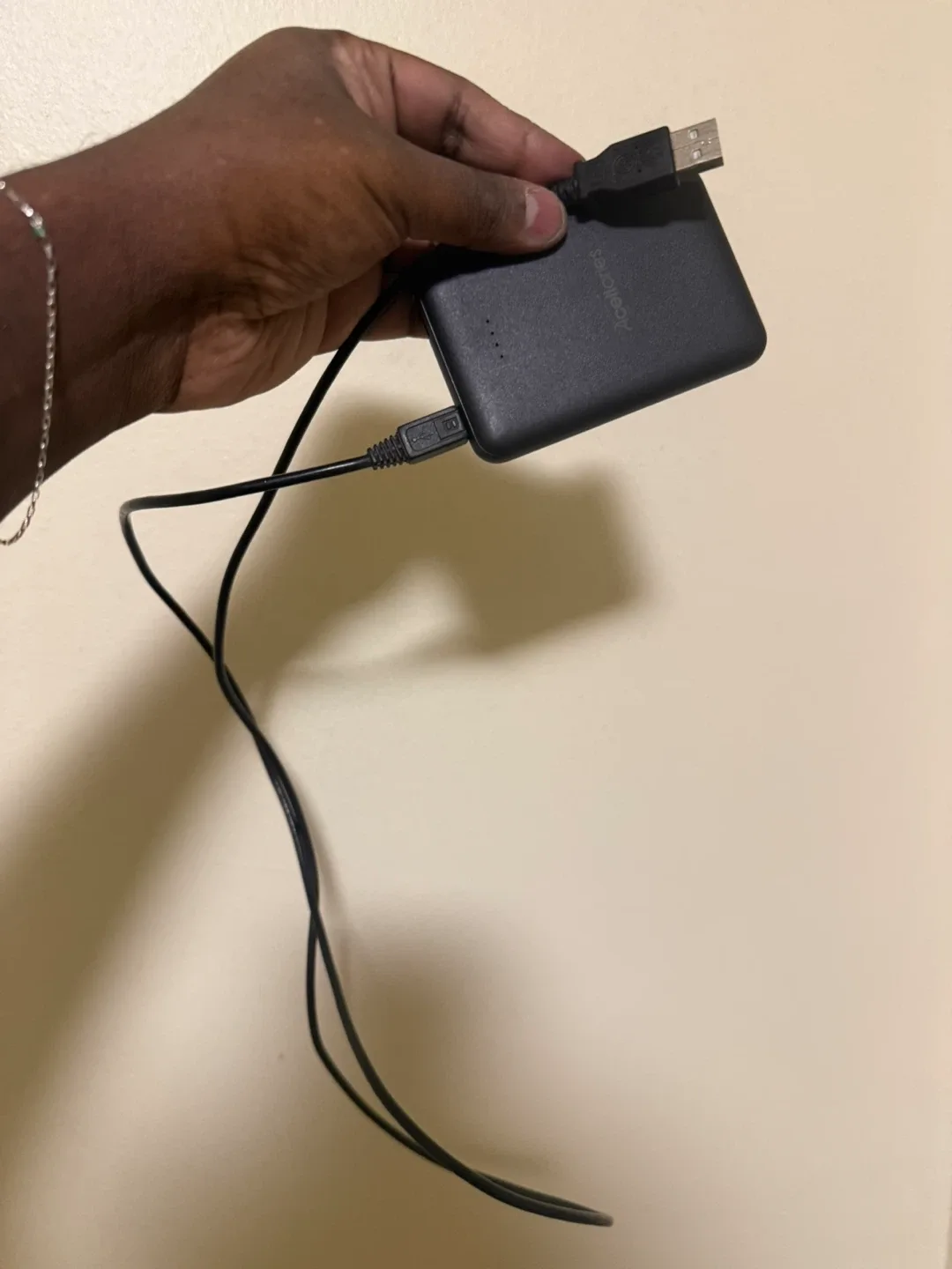 Free Portable Power Bank – 4000mAh (Acellories) image indicator(4)