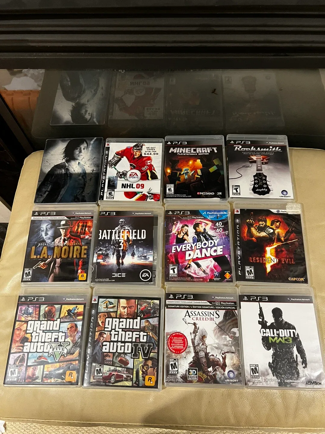 Sony PlayStation 3 Console + Games image indicator(3)