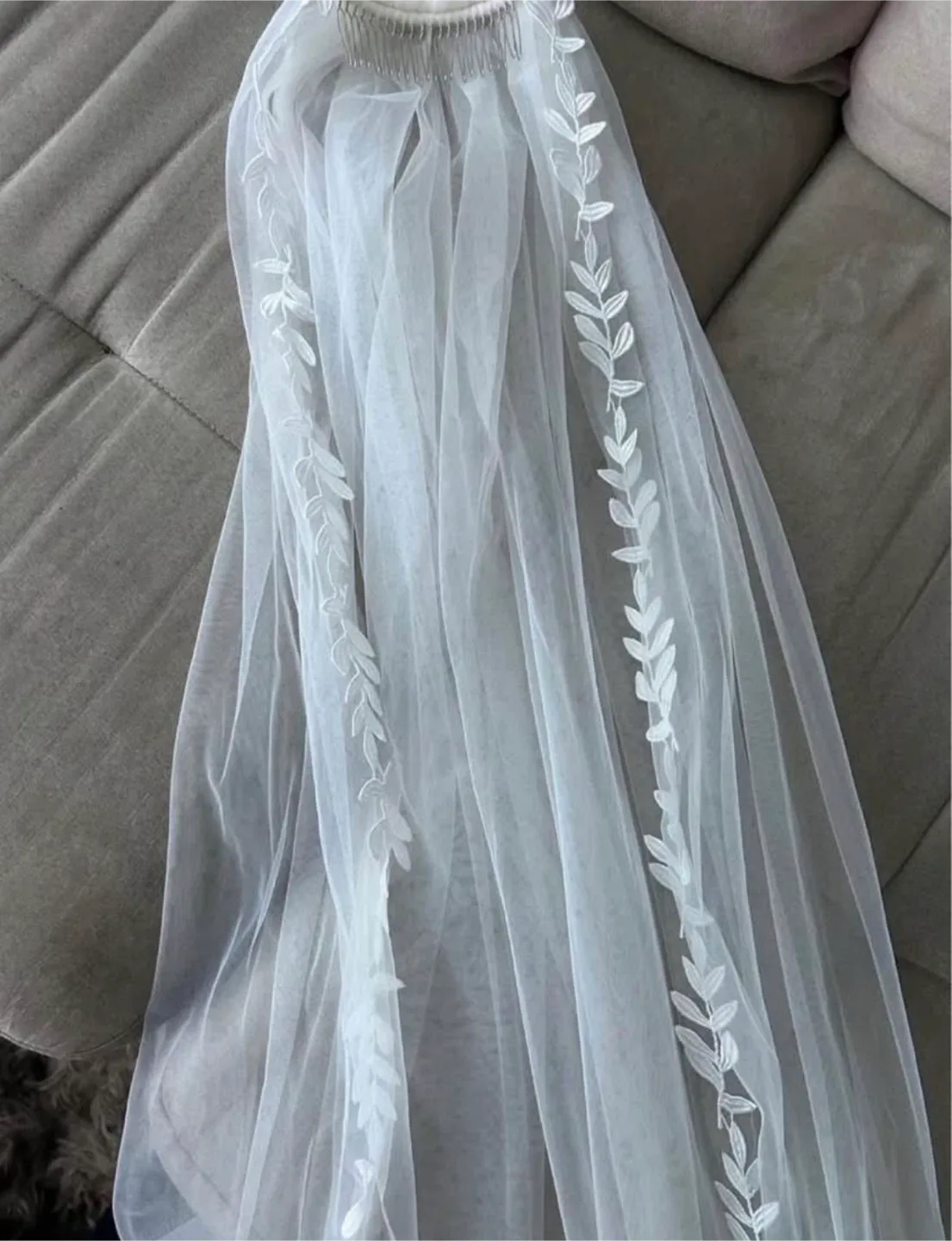 Fingertip length Wedding Veil with Leaf Embroidery image indicator(4)