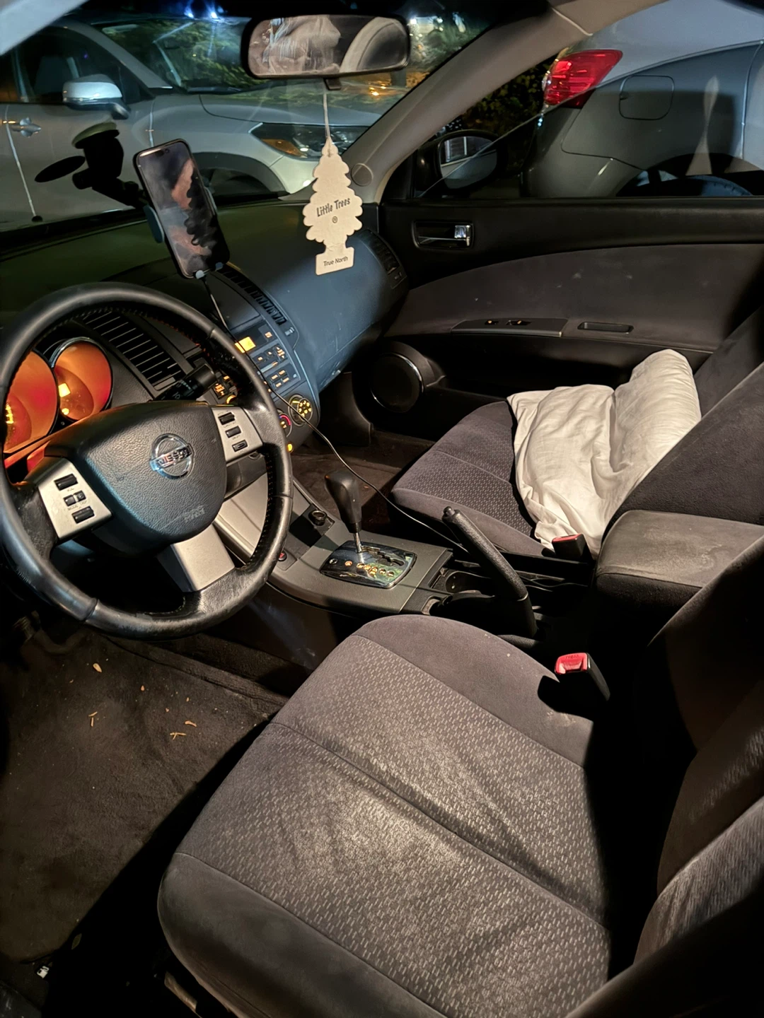 Nissan Altima Interior & Exterior - photo 3