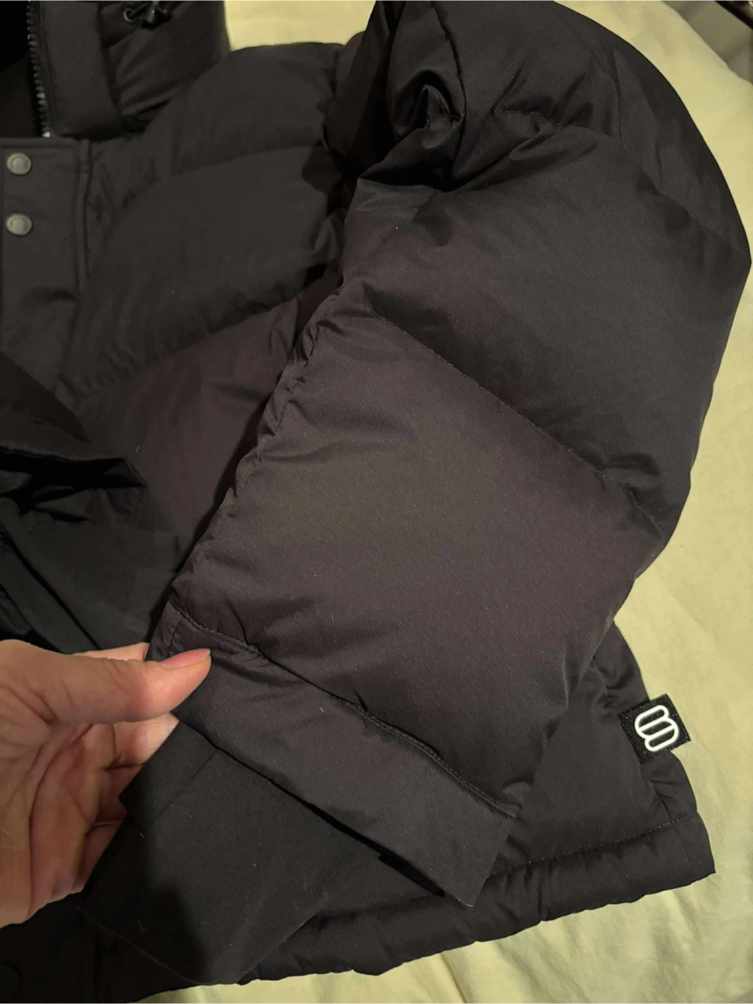 Aritzia The Super Puff Shorty Jacket - Size M - photo 2
