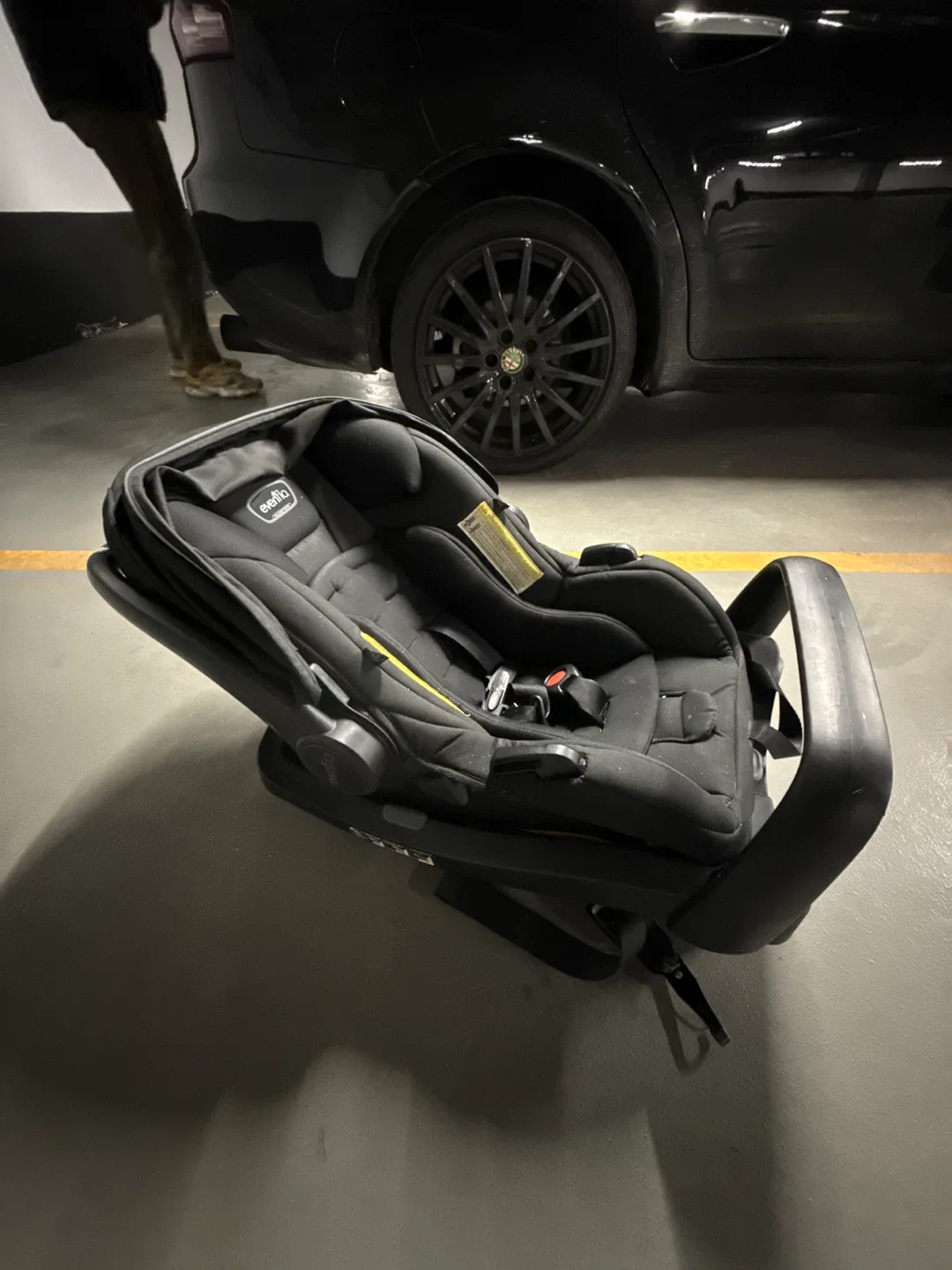 Evenflo Infant Car Seat - Black image indicator(2)