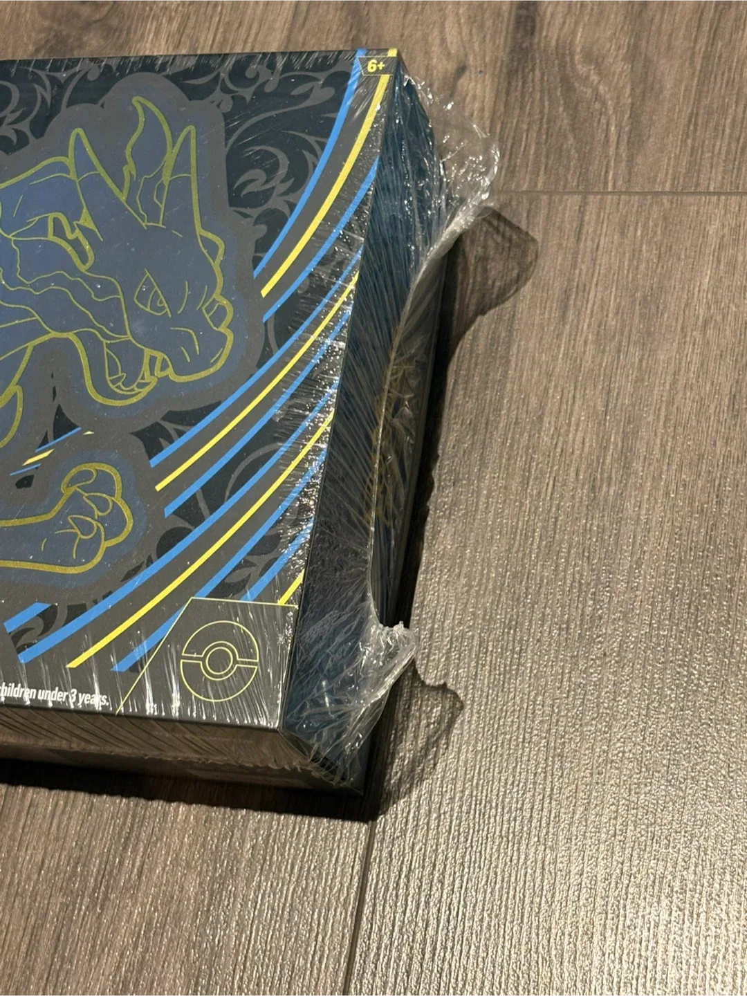 Pokémon TCG: Mega Charizard X ex Ultra-Premium Collection image indicator(3)