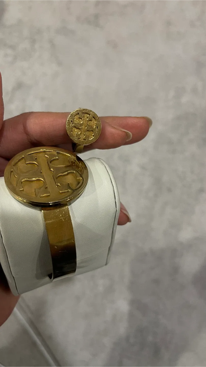 Gold Bracelet & Ring Set image indicator(3)