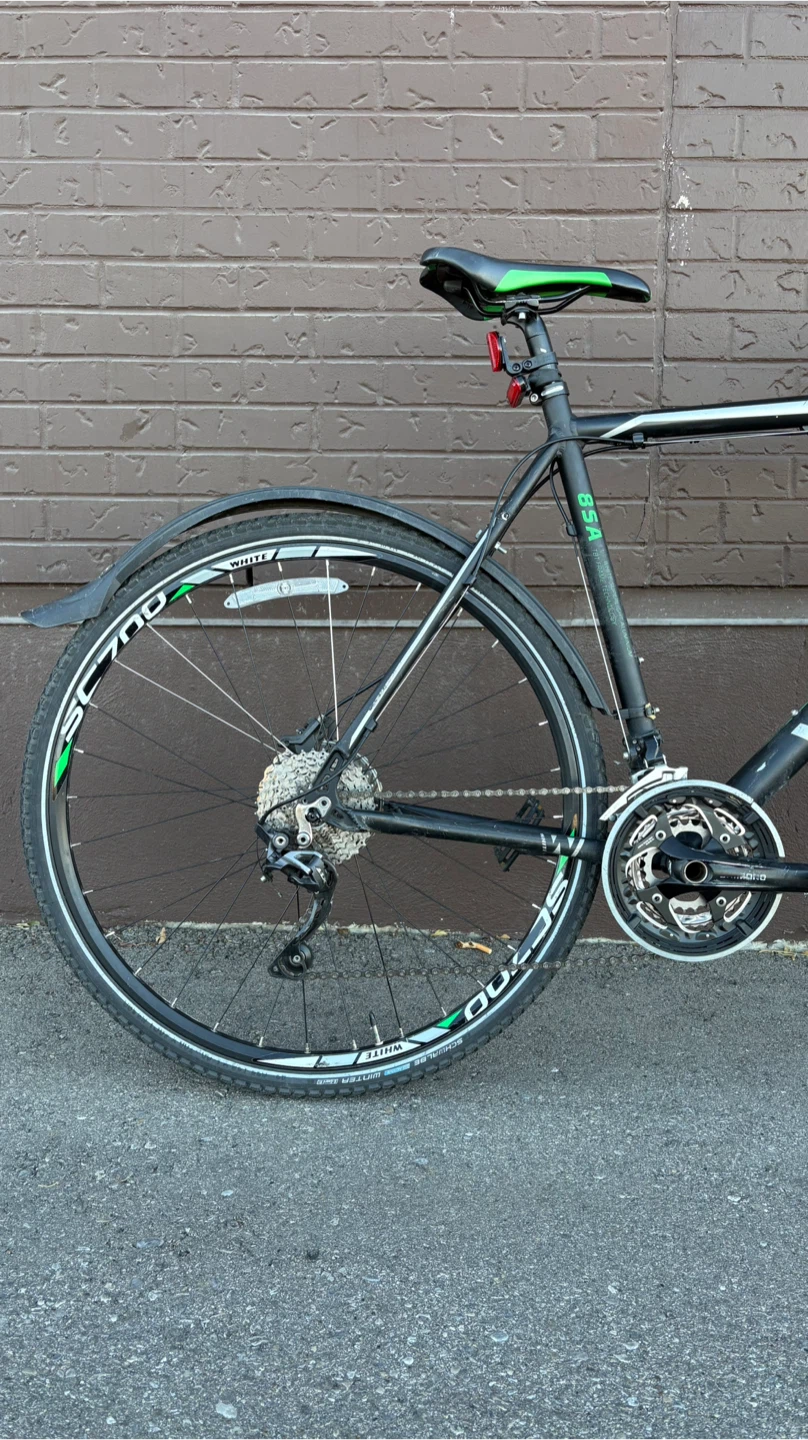 White SC 700 Hybrid Bike - photo 4