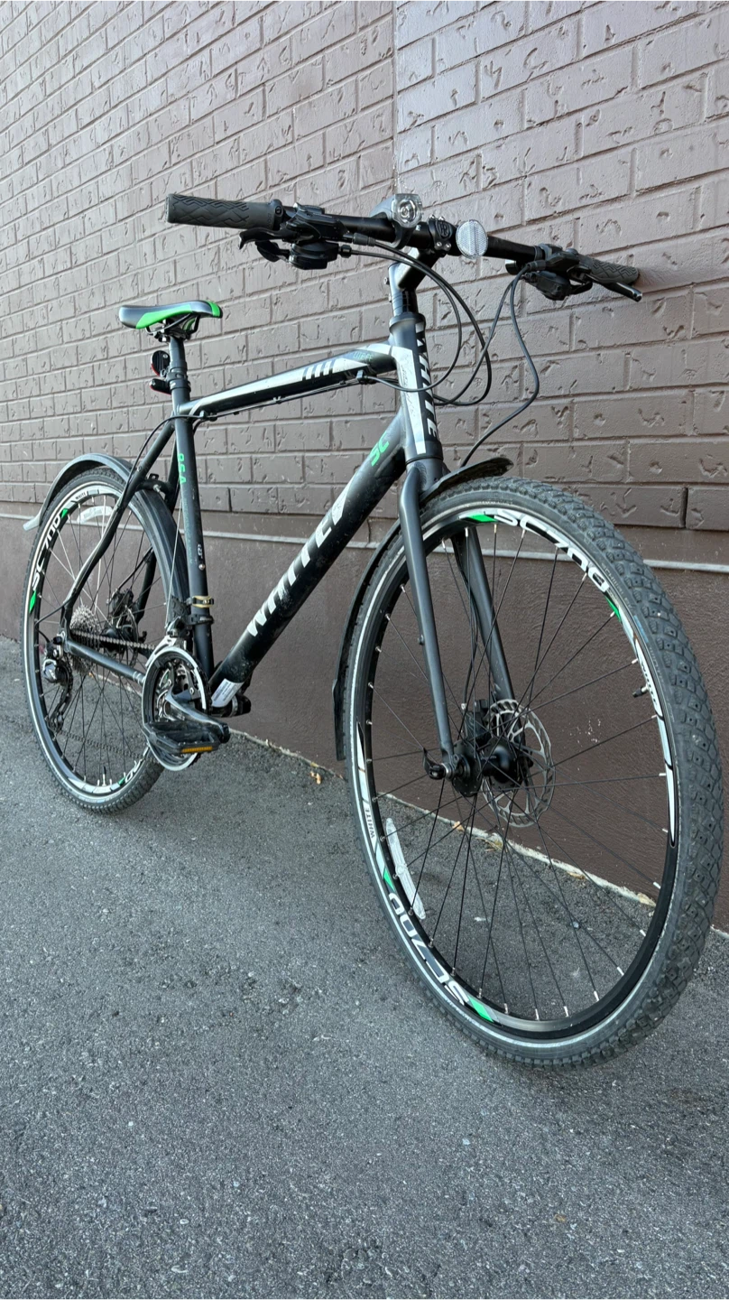 White SC 700 Hybrid Bike - photo 3