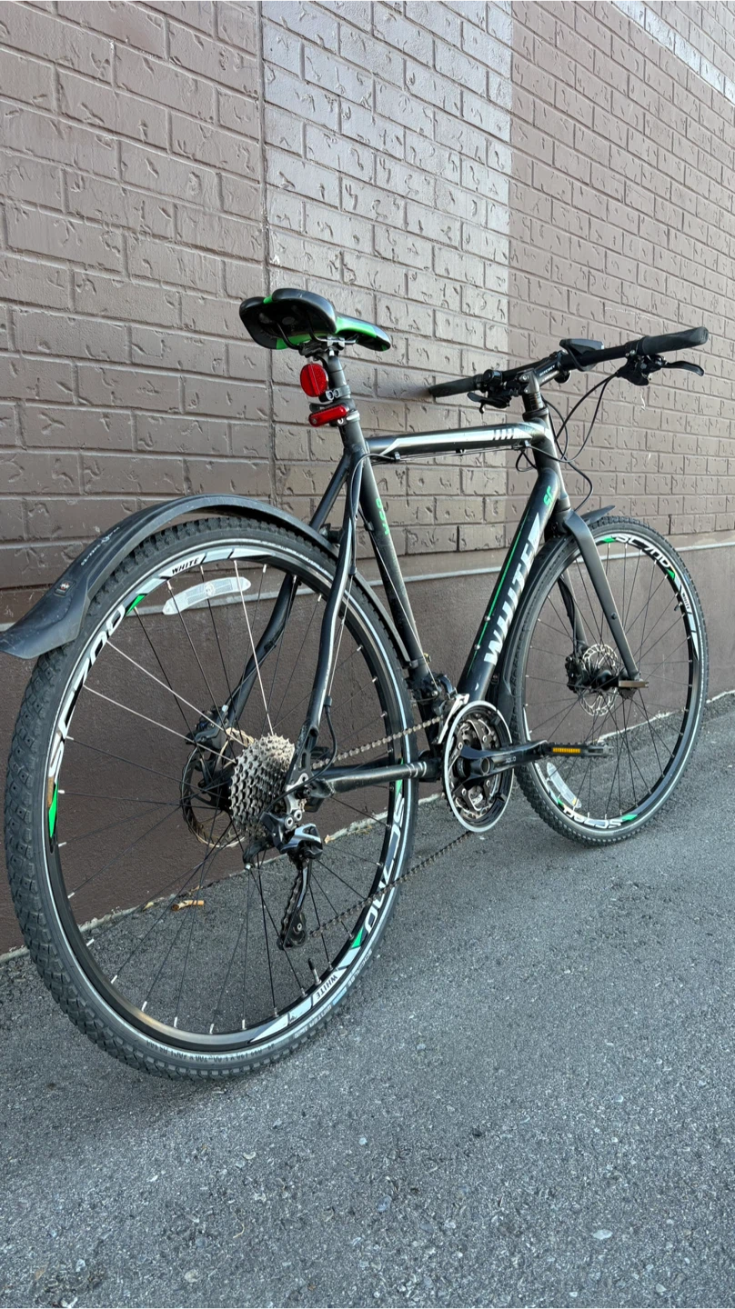 White SC 700 Hybrid Bike - photo 2
