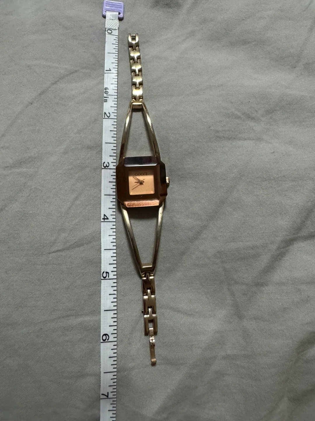Gucci Ladies Watch image indicator(2)