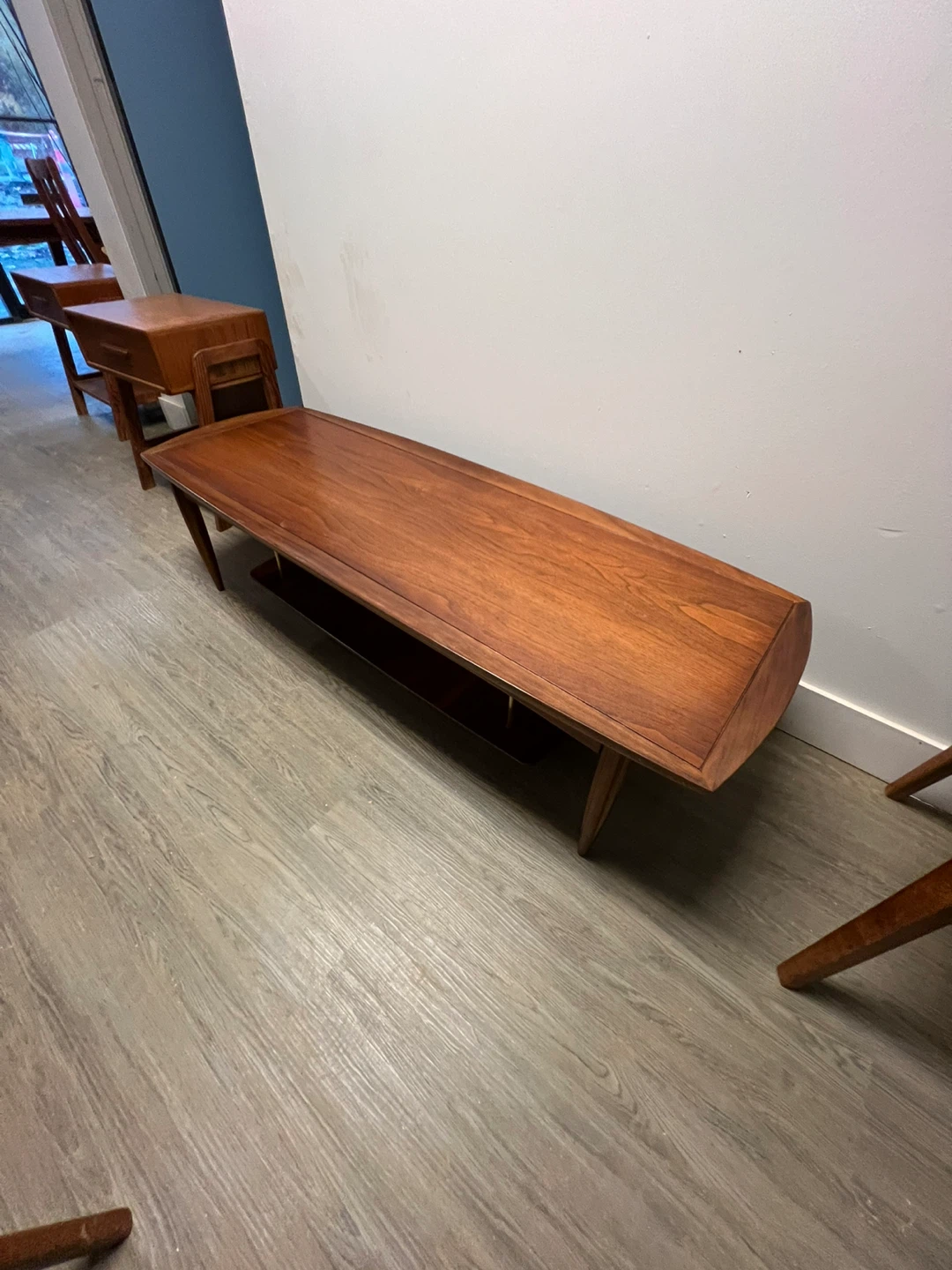 Mcm refinished!!walnut coffee table with magazine shelf - photo 2