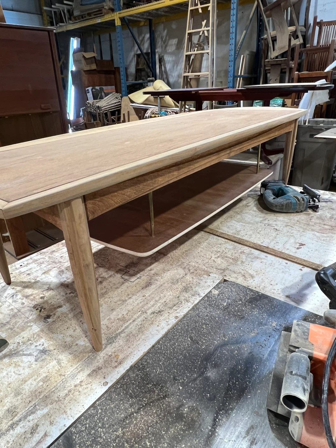 Mcm refinished!!walnut coffee table with magazine shelf - photo 5