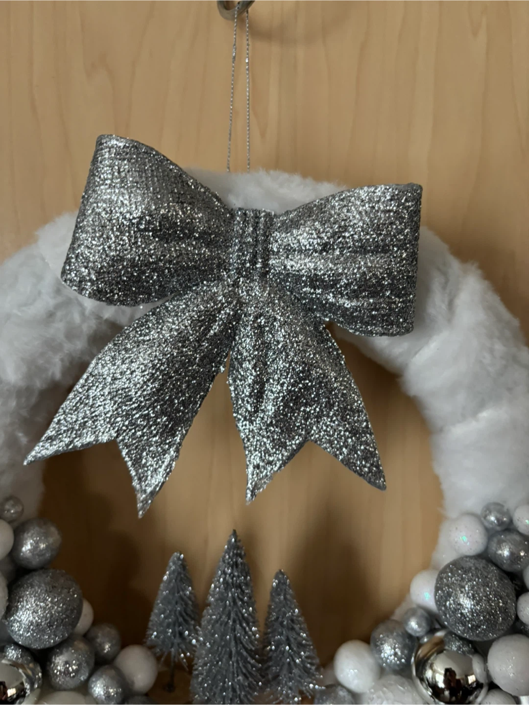 Silver & White Christmas Wreath - photo 3