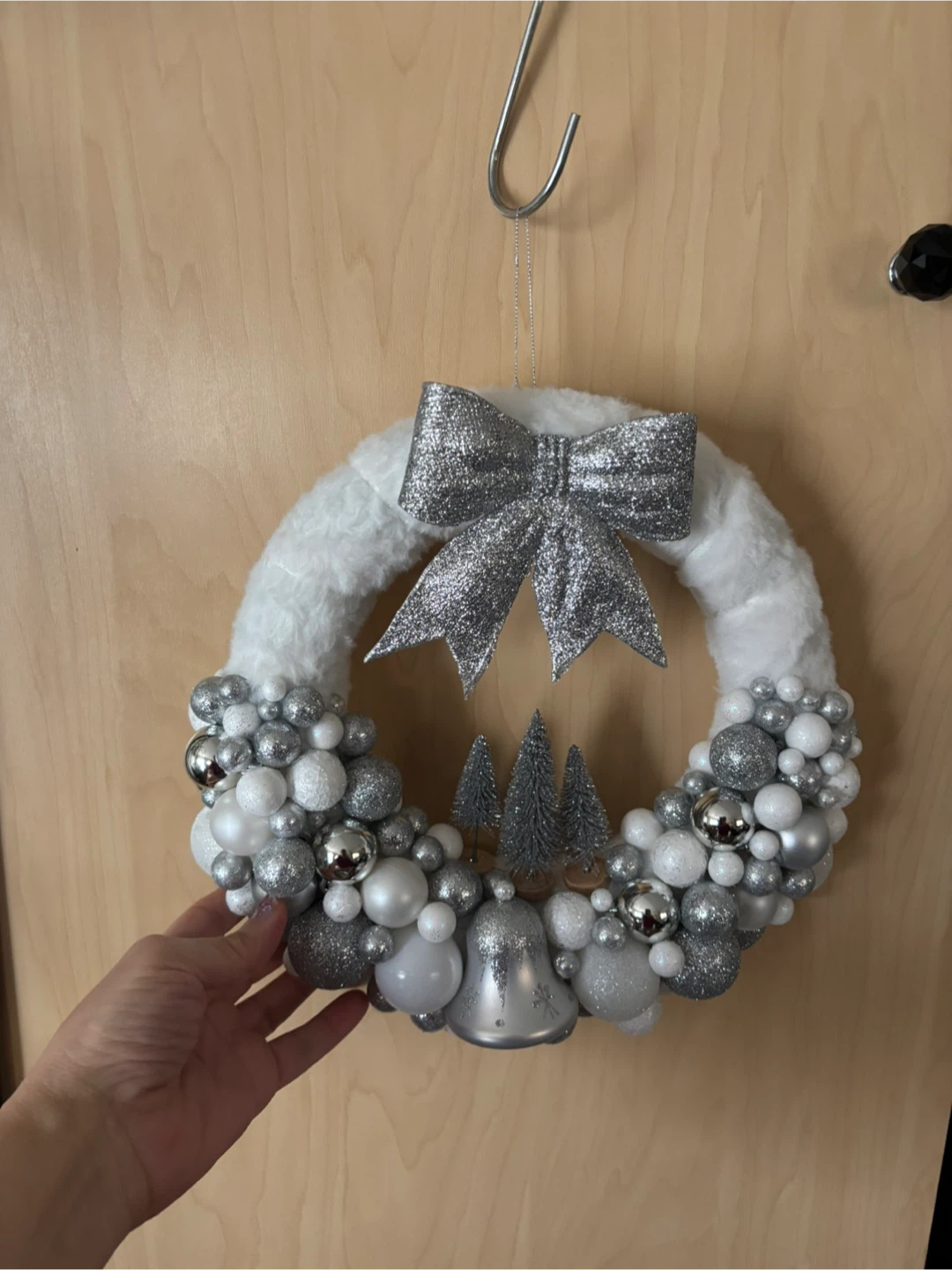 Silver & White Christmas Wreath - photo 5