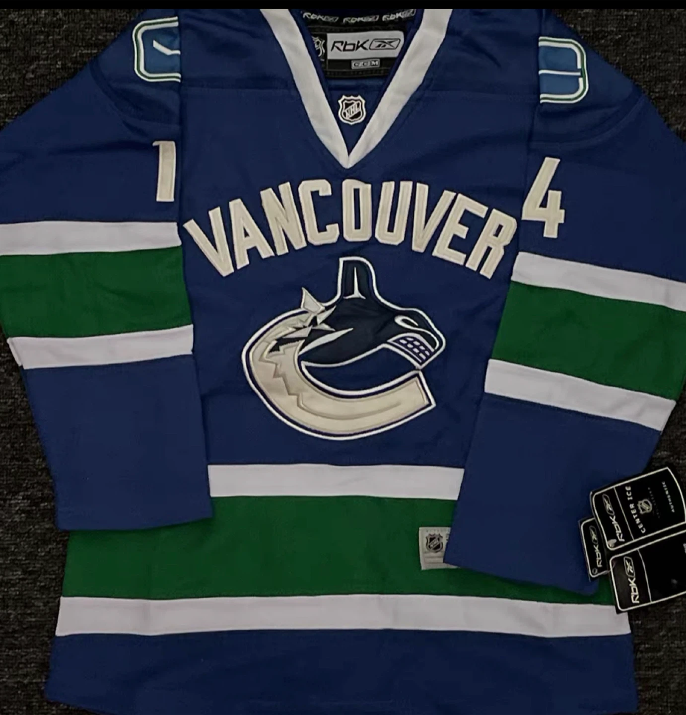 Vancouver Canucks Jersey & Toque Set - photo 3