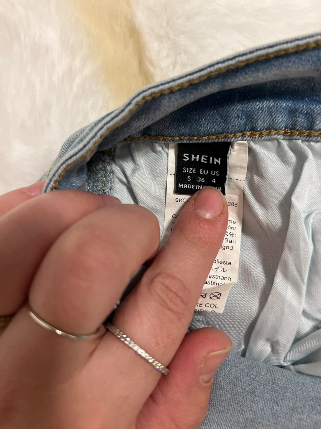 SHEIN Light Wash Jeans - Size S image indicator(3)