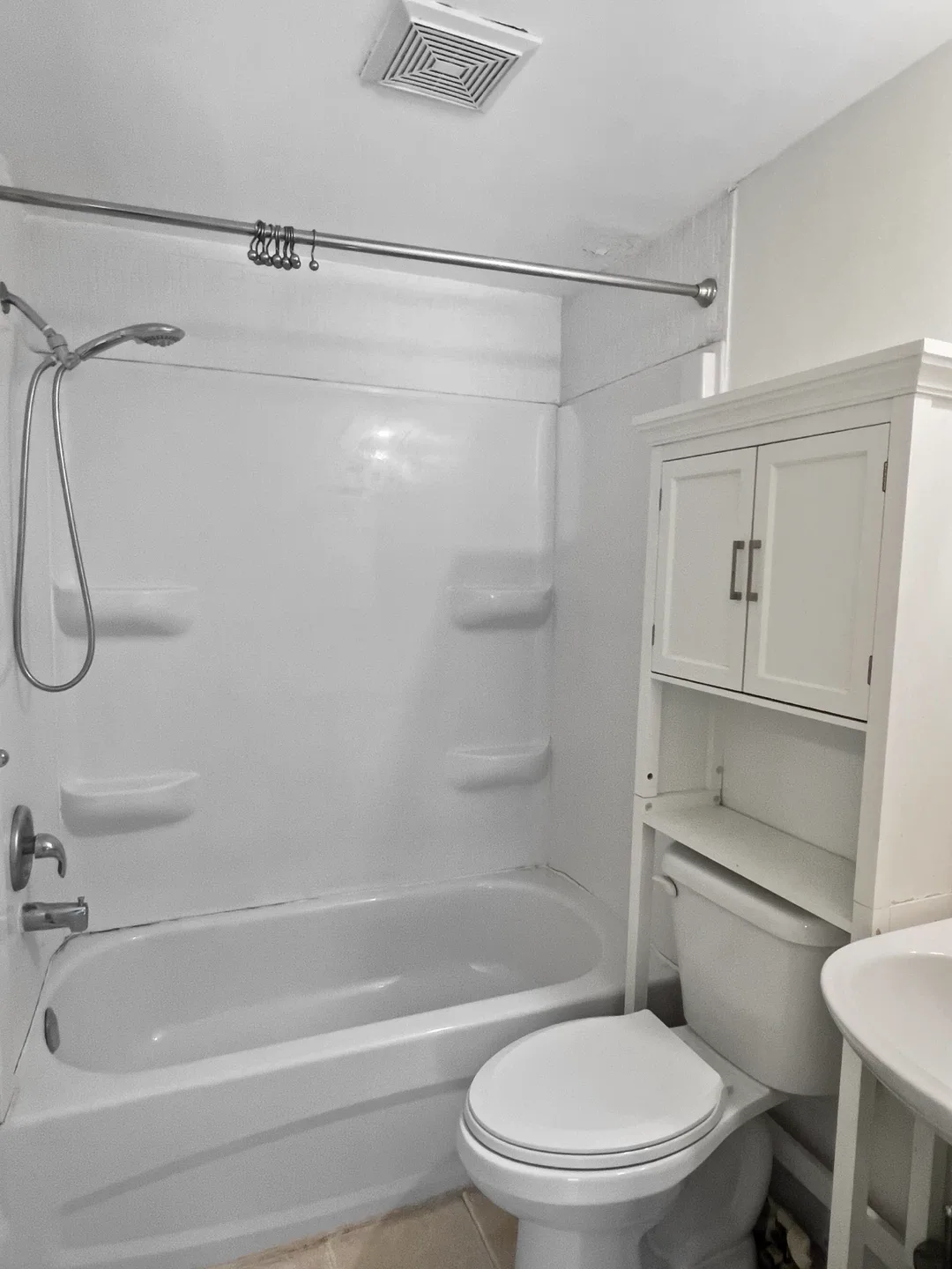 Furnished Studio Apartment (Moss Park) image indicator(4)