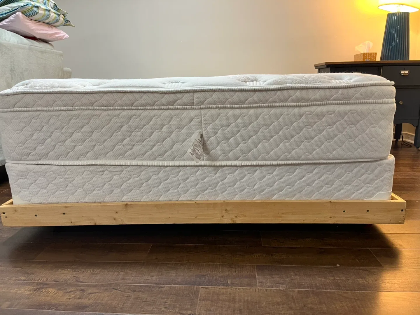 Queen size bed - barely used image indicator(3)