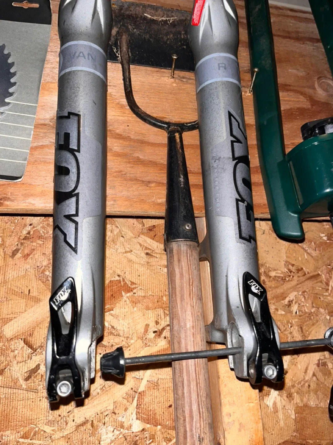 Fox VAN R Mountain Bike Fork image indicator(3)