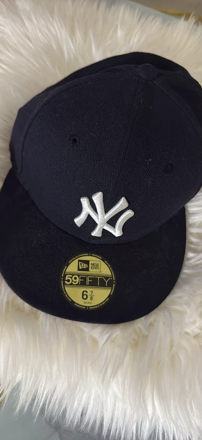 Size 6.5 New Era NY Yankees 59FIFTY Fitted Hat image indicator(10)