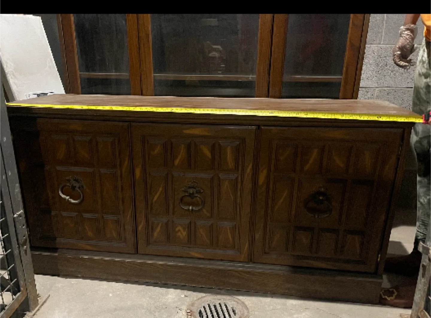 Dark Wood China Cabinet image indicator(3)