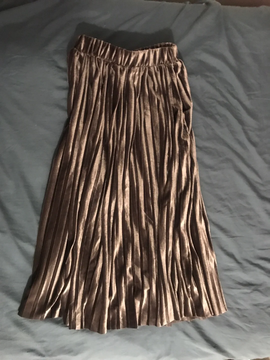 Grey velvet Pleated Skirt image indicator(3)