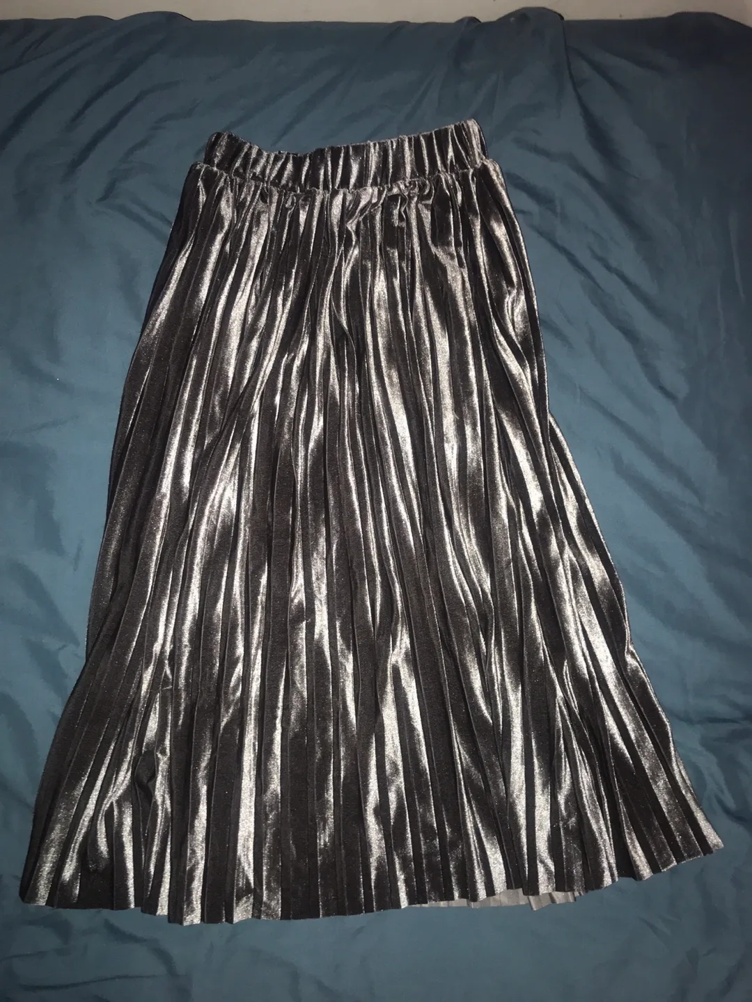 Grey velvet Pleated Skirt image indicator(4)