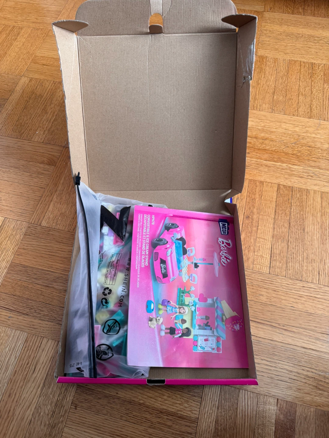Mega Barbie Convertible & Ice Cream Stand - photo 2