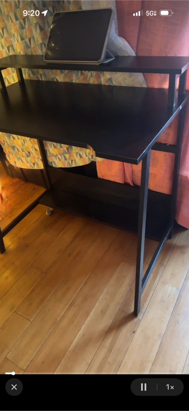 Black Desk