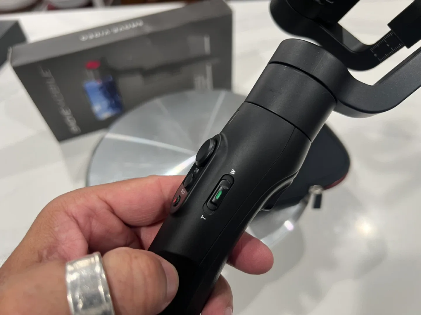 Zhiyun SMoove Mobile Gimbal Stabilizer image indicator(2)