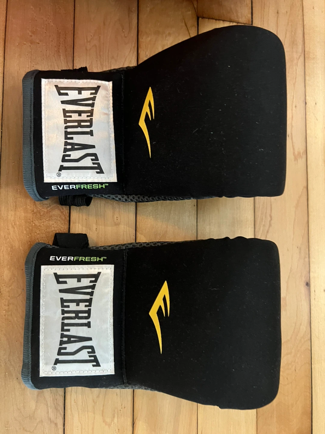 Everlast & Combat Sports Punch Mitts & Focus Pads - photo 2