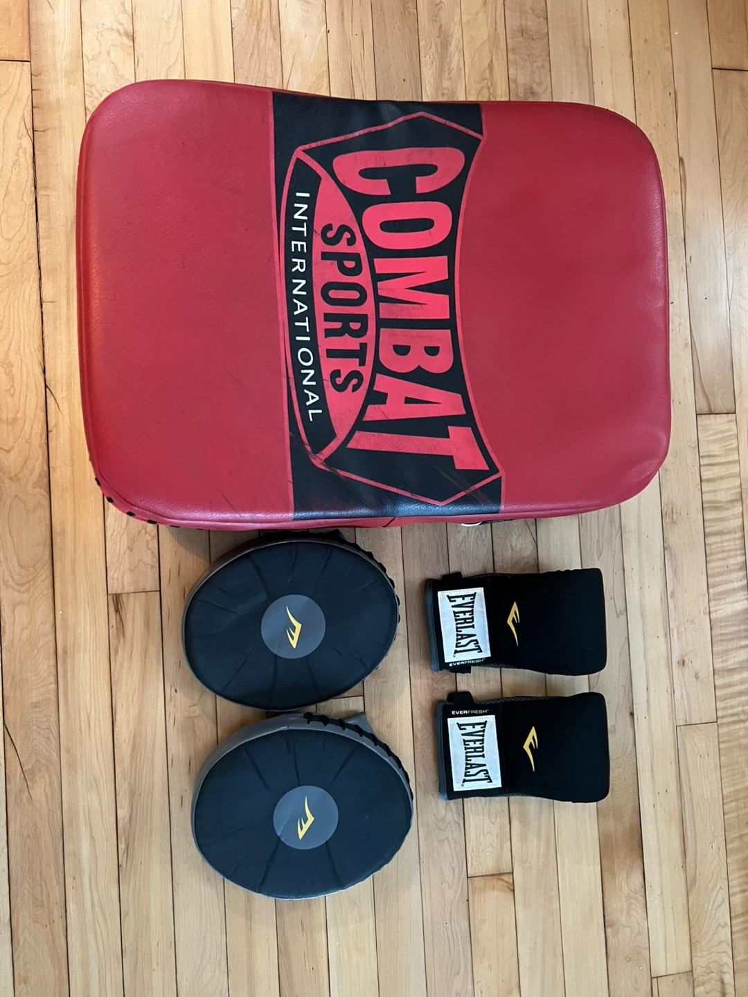 Everlast & Combat Sports Punch Mitts & Focus Pads