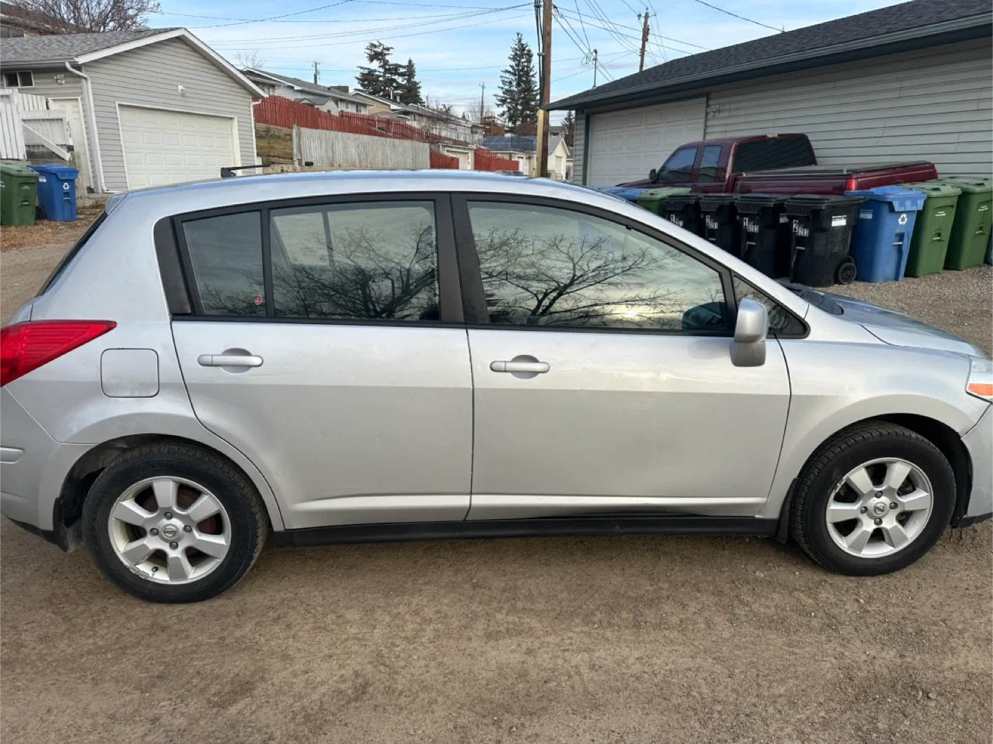 Silver Nissan Versa image indicator(7)