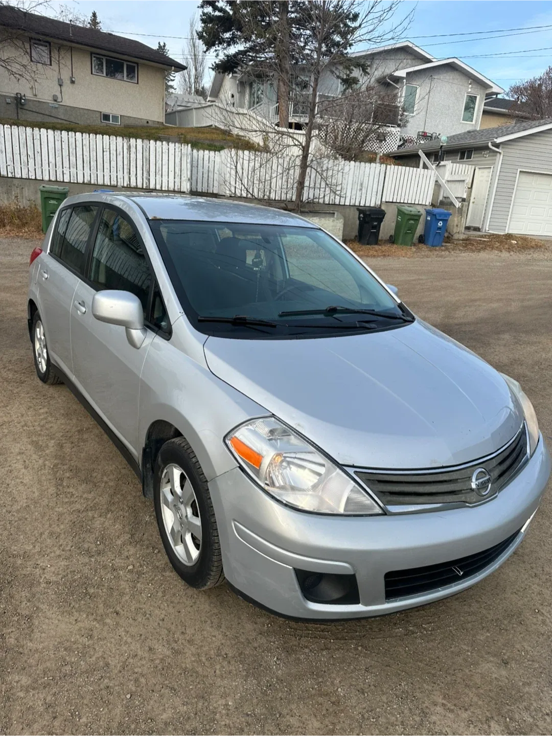 Silver Nissan Versa image indicator(4)