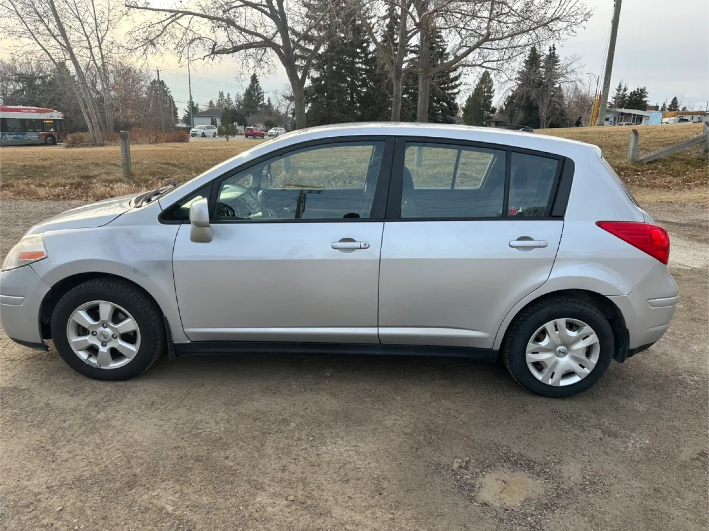 Silver Nissan Versa image indicator(10)