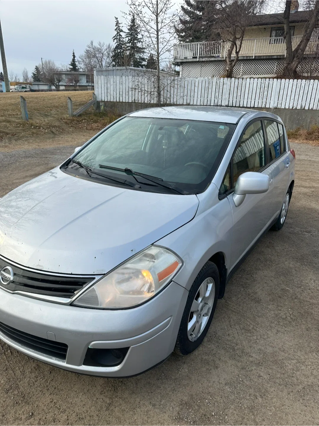 Silver Nissan Versa image indicator(5)