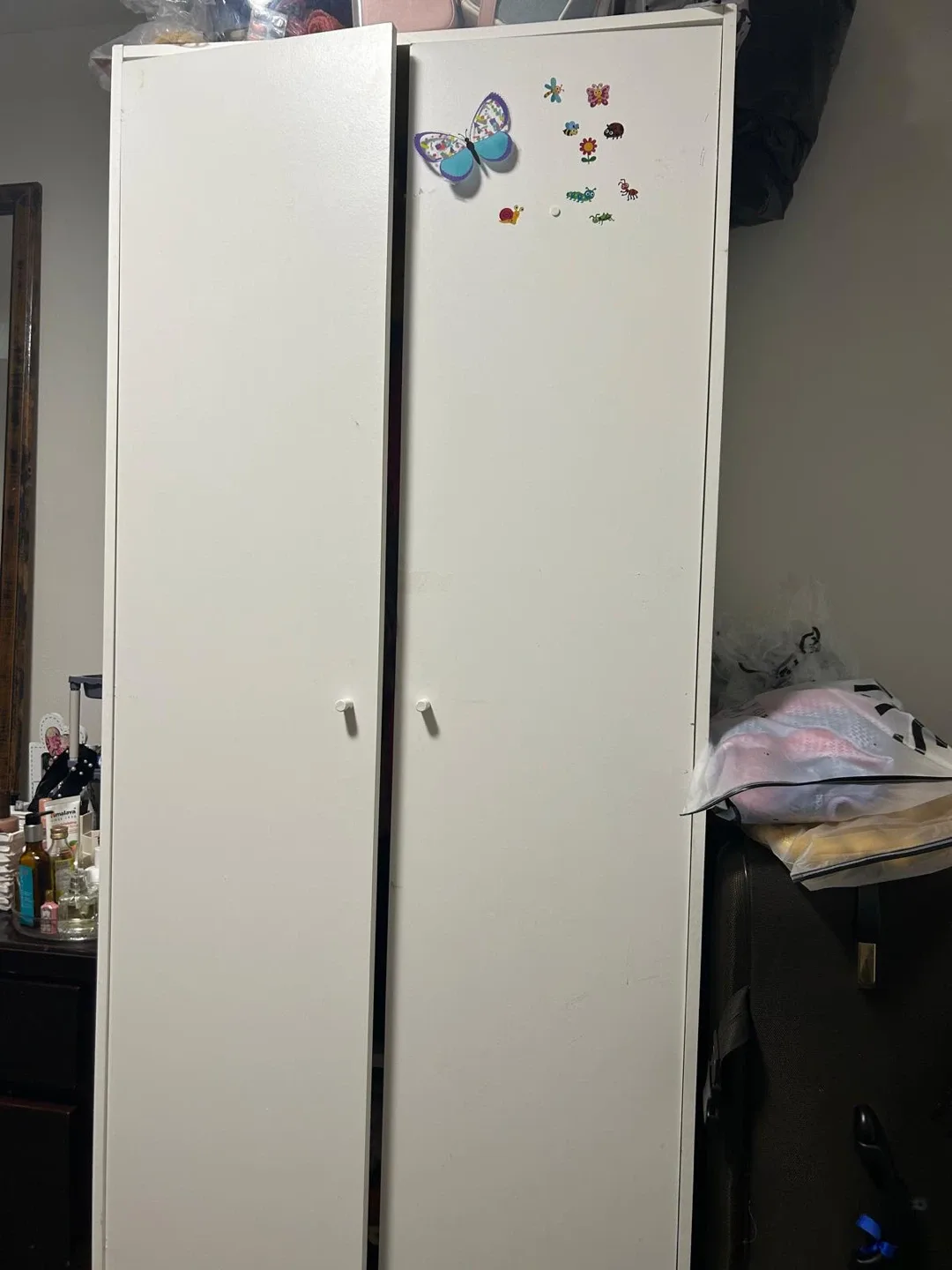 White Wardrobe image indicator(2)