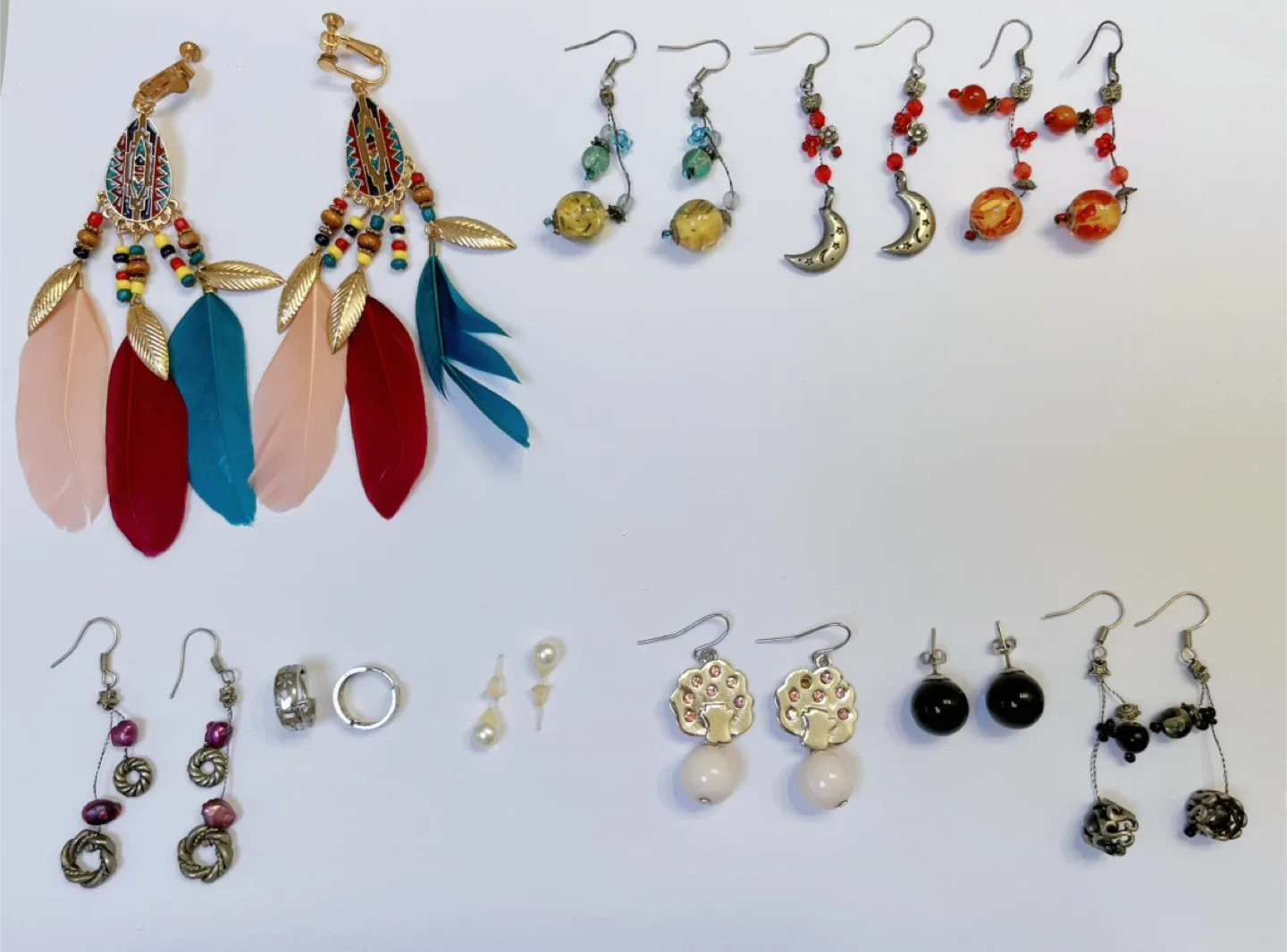 30 Pairs Assorted Styles Earrings Bundle (8 New, 22 Used) image indicator(2)