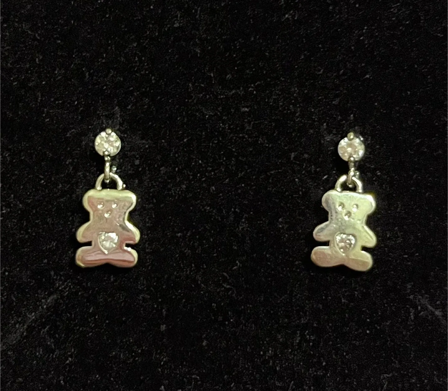 30 Pairs Assorted Styles Earrings Bundle (8 New, 22 Used) image indicator(5)