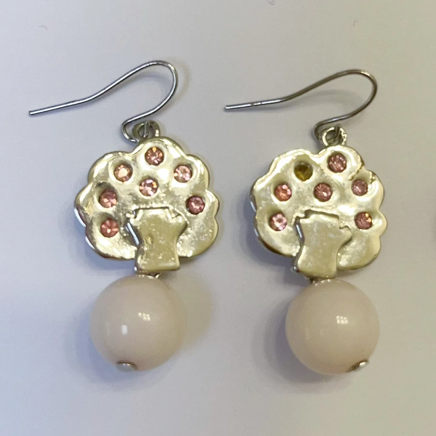 30 Pairs Assorted Styles Earrings Bundle (8 New, 22 Used) image indicator(10)