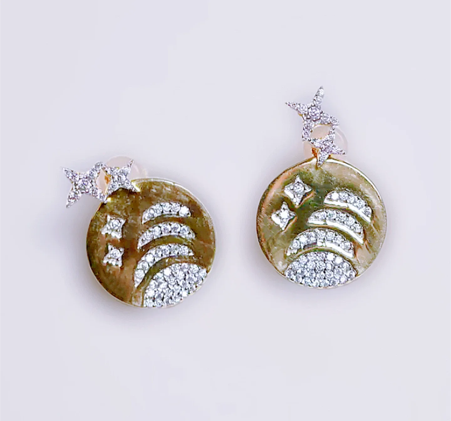 30 Pairs Assorted Styles Earrings Bundle (8 New, 22 Used) image indicator(7)