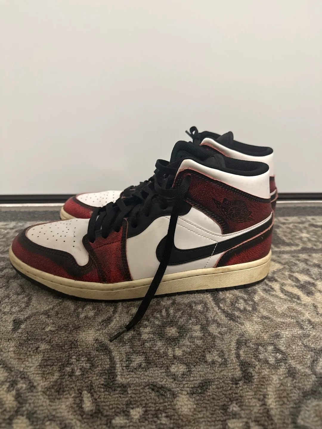 Nike Air Jordan 1 Mid Sneakers image indicator(3)