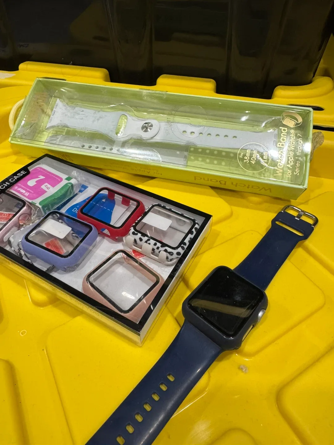 Apple Watch Series 3 38mm with Accessories image indicator(3)