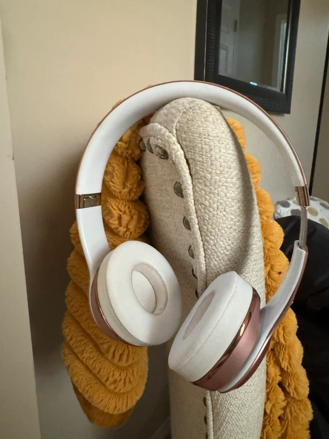 Beats Solo3 Wireless Headphones - White & Rose Gold