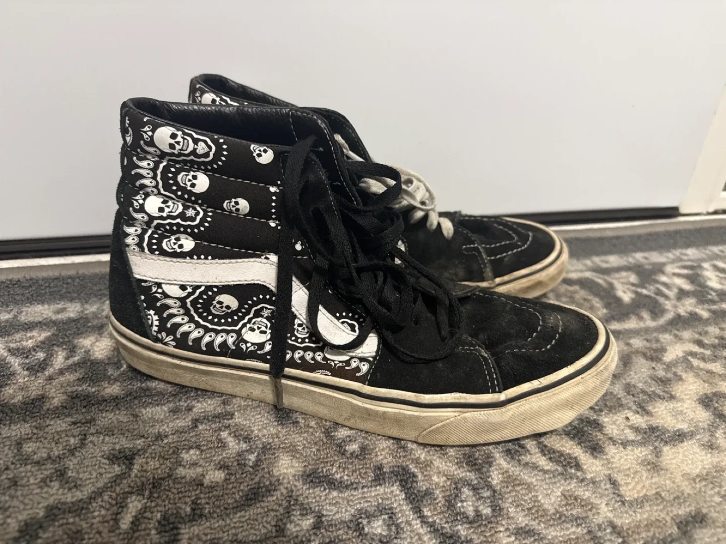 Vans Sk8-Hi Black/White Skull Shoes image indicator(2)