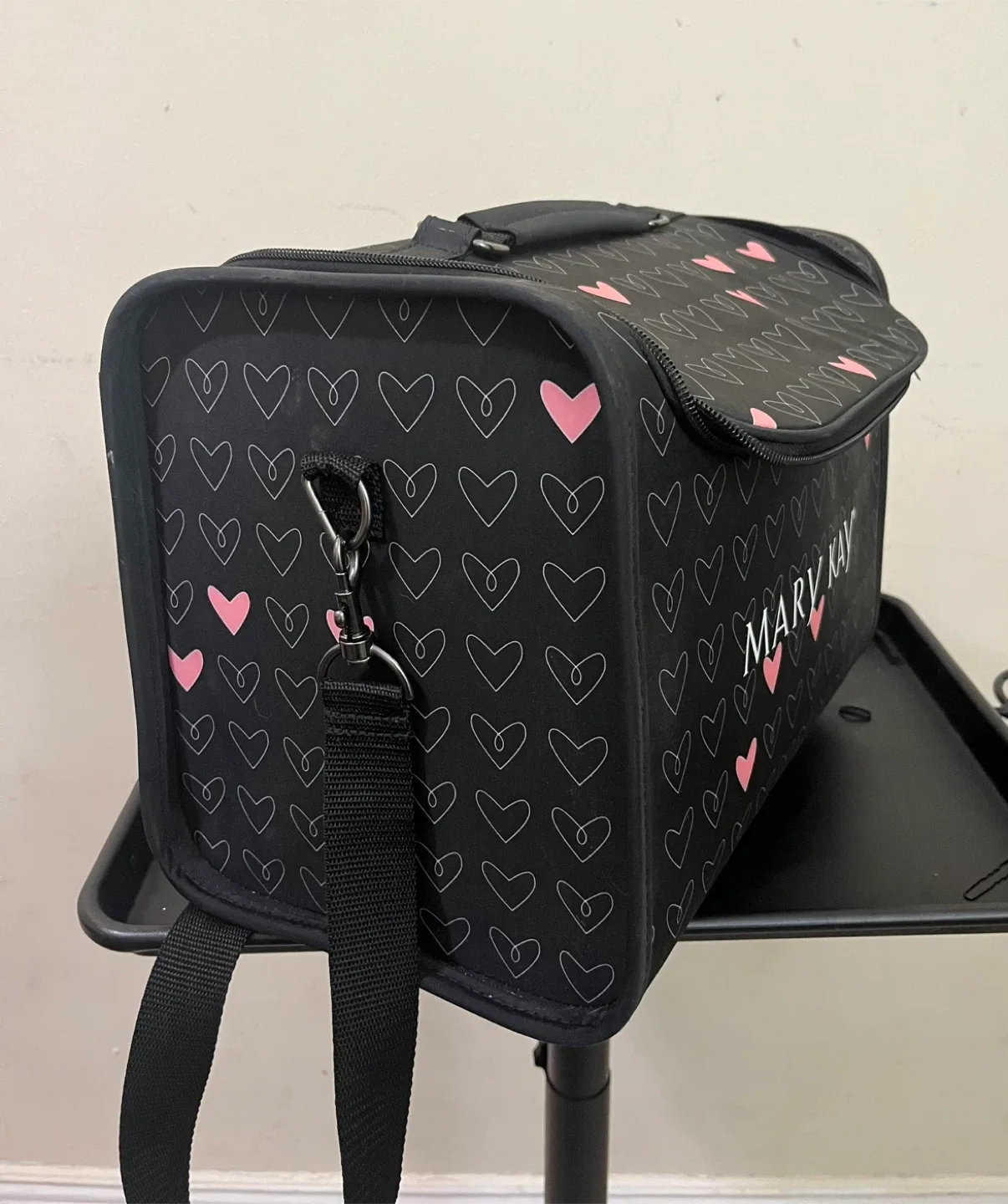 Mary Kay Cosmetic Makeup Rolling Travel Case image indicator(3)