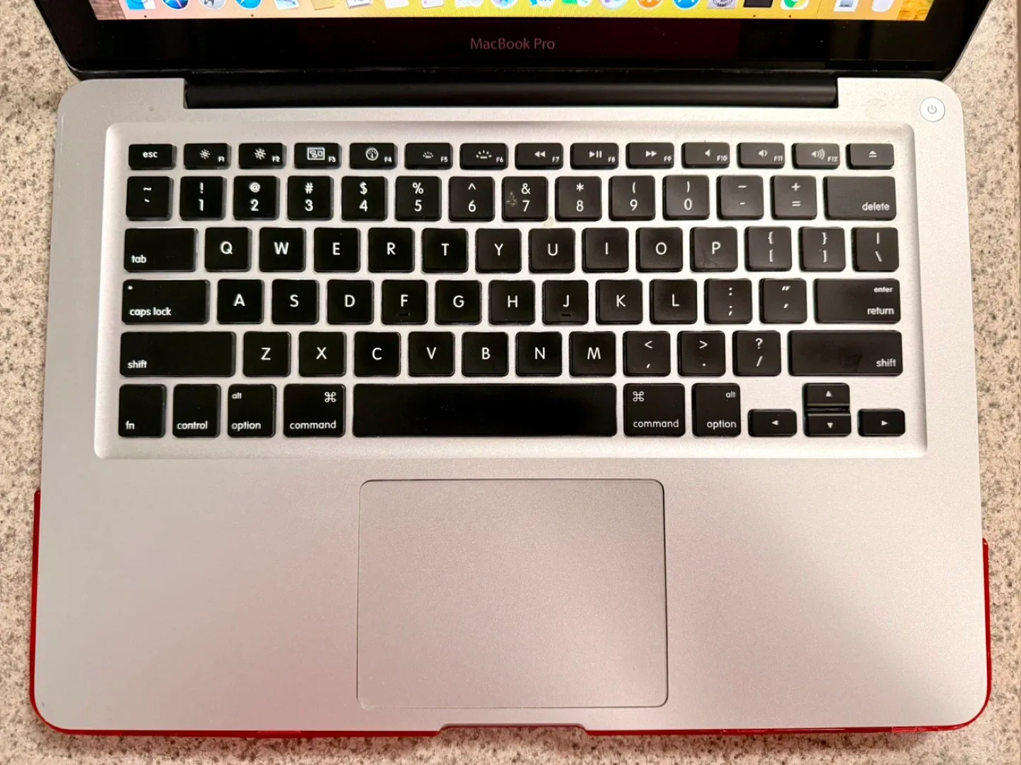 MacBook Pro 2010 – Excellent Condition + Free Case image indicator(4)