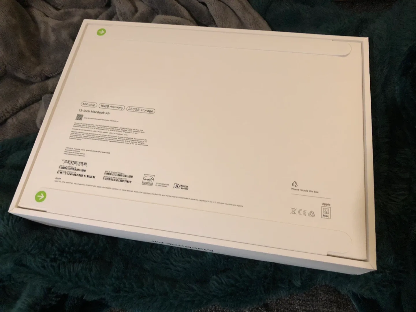 NEW SEALED LATEST 13-inch MacBook Air (M4 Chip, 16GB, 256GB) image indicator(2)