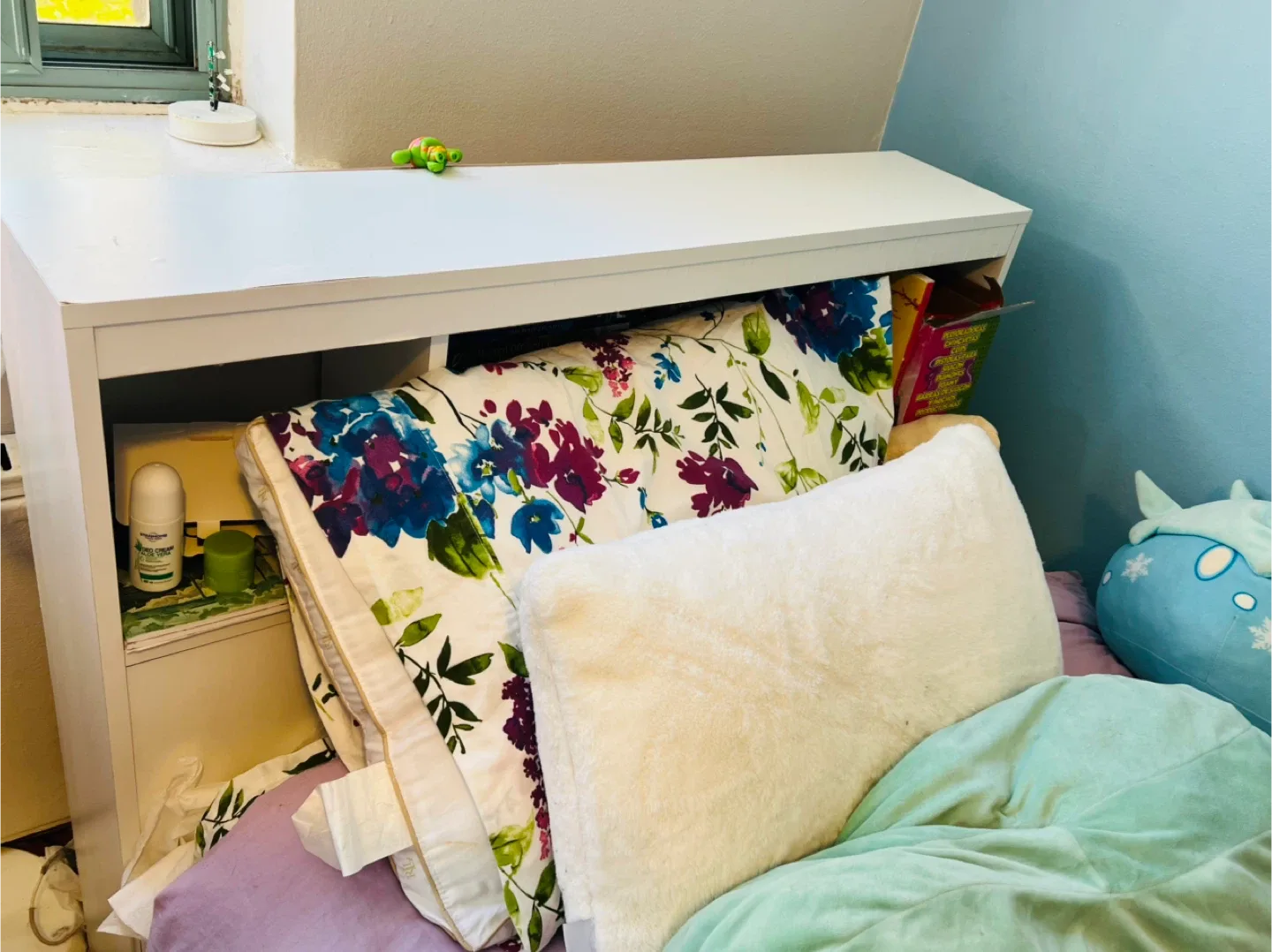 Bed frame with storage image indicator(4)