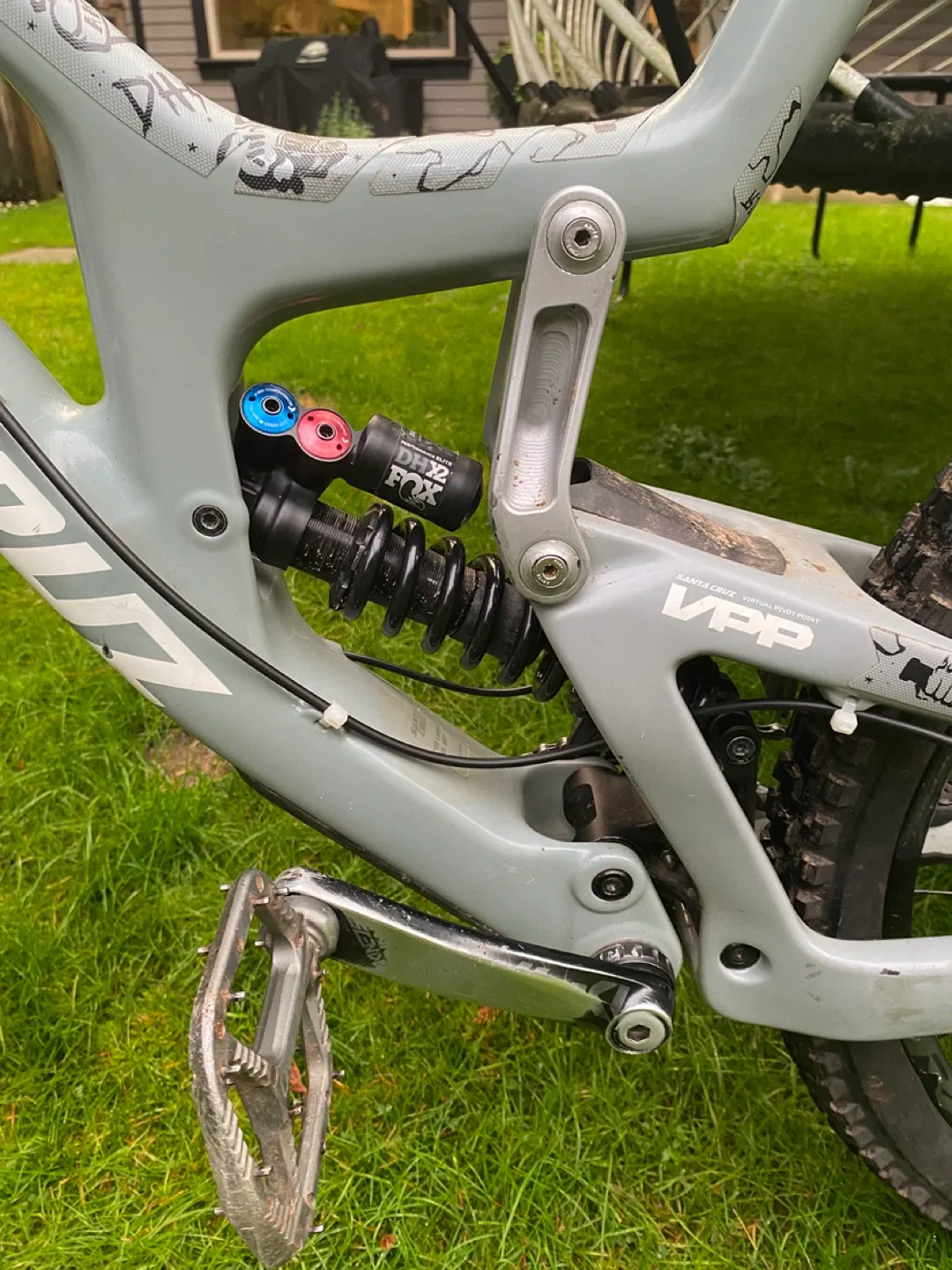 2020 Santa Cruz v10 (size large) image indicator(7)