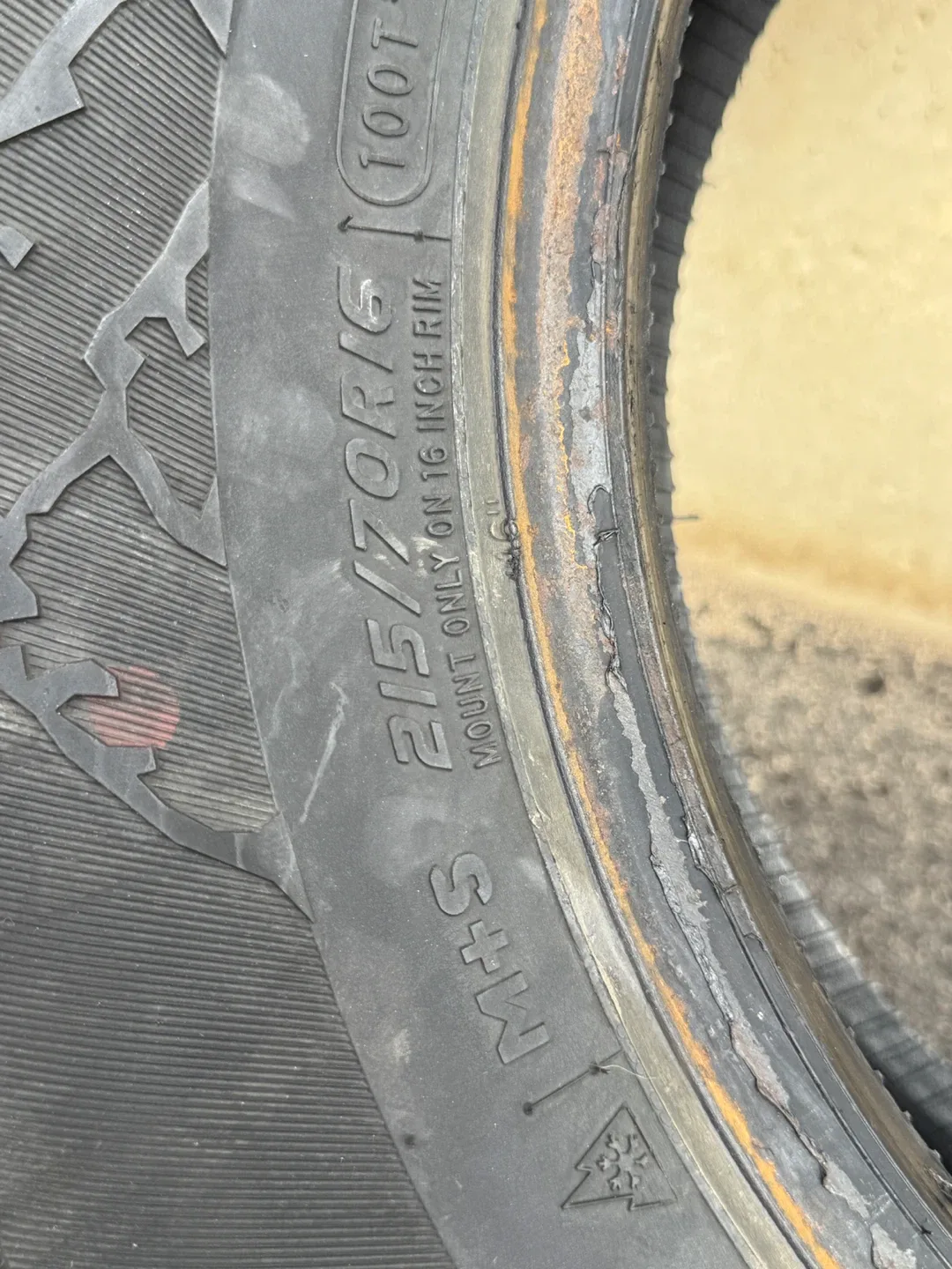 Avalanche RT 215/70R16 Tire image indicator(2)